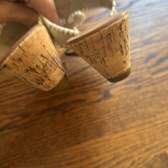 Jack Rogers white laced edging cork wedge thong sandals. Size 6. NWT. - Picture 5 of 6